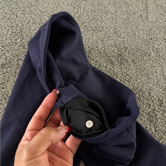 Lululemon leggings size 2 - Picture 4 of 6